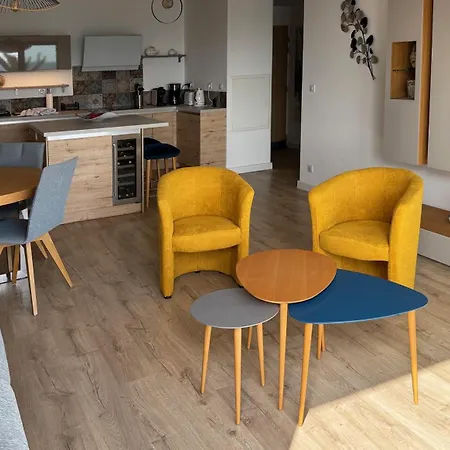 شقة Vue Exceptionnelle Avec Confort Moderne, Climatisation Et Parking