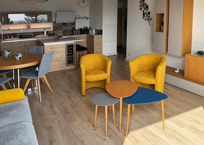 شقة Vue Exceptionnelle Avec Confort Moderne, Climatisation Et Parking