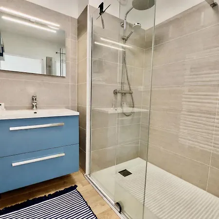 Vue Exceptionnelle Avec Confort Moderne, Climatisation Et Parking Apartmán