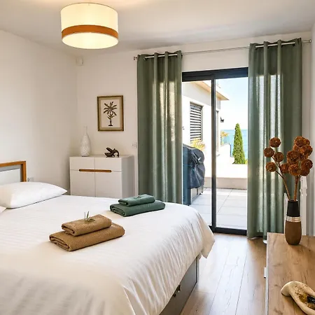 Vue Exceptionnelle Avec Confort Moderne, Climatisation Et Parking Apartmán