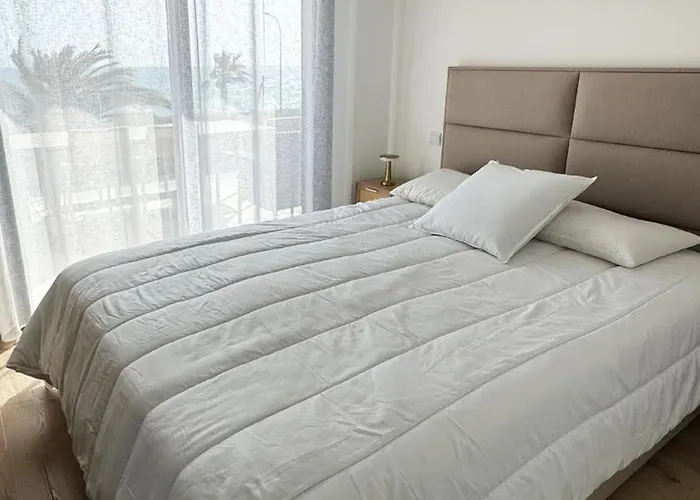 Vue Exceptionnelle Avec Confort Moderne, Climatisation Et Parking Appartamento