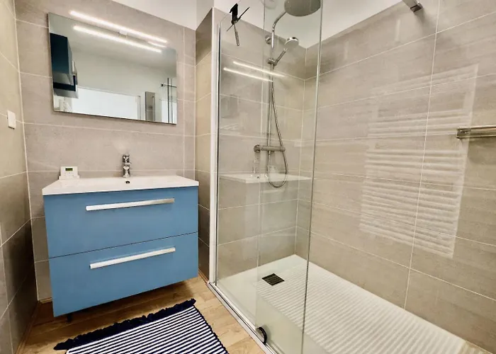 Vue Exceptionnelle Avec Confort Moderne, Climatisation Et Parking Appartamento